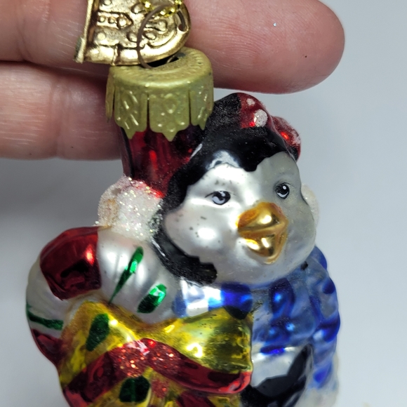 Vintage 2003 ornament glass penguin With present - Picture 5 of 10
